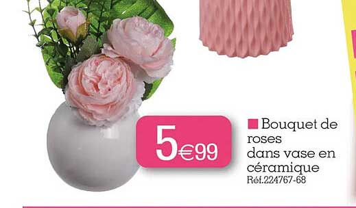 bouquet de roses dans vase en céramique