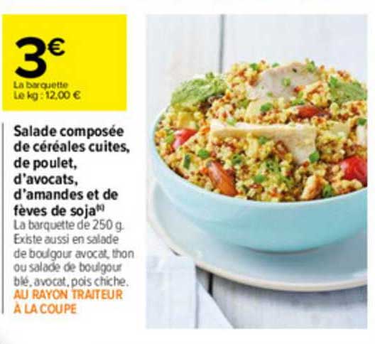 Salade Composée De Céréales Cuites, De Poulet, D'avocats, D'amandes Et De Fèves De Soja